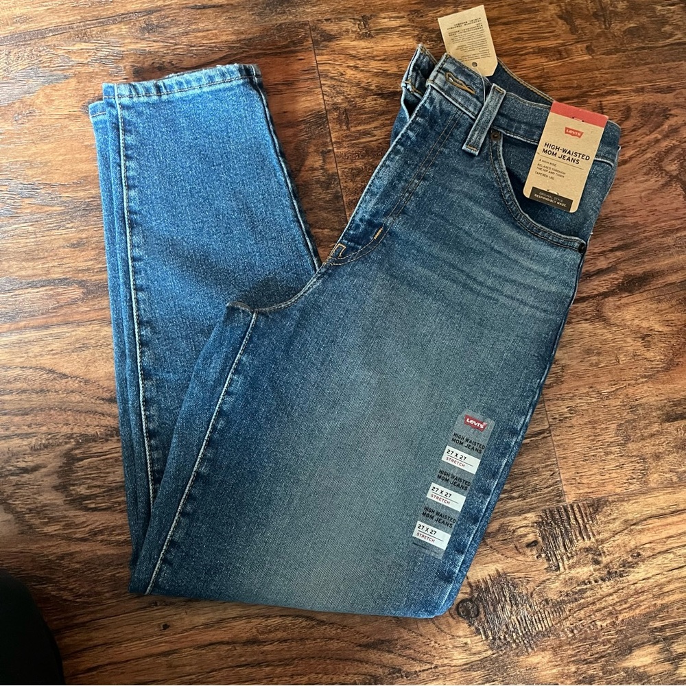 Levi's Women's High Waisted Mom Jeans - Medium Indigo Worn In